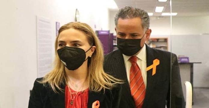 FGR inicia investigación contra Santiago Nieto y Carla Humphrey