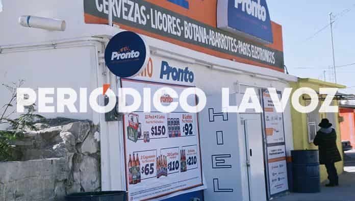 A plena luz del día, los delincuentes asaltaron la tienda ‘Pronto’ a punta de pistola.