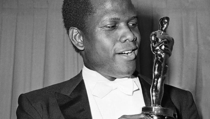 Fallece Sidney Poiter, primer actor afroamericano en gana un Oscar