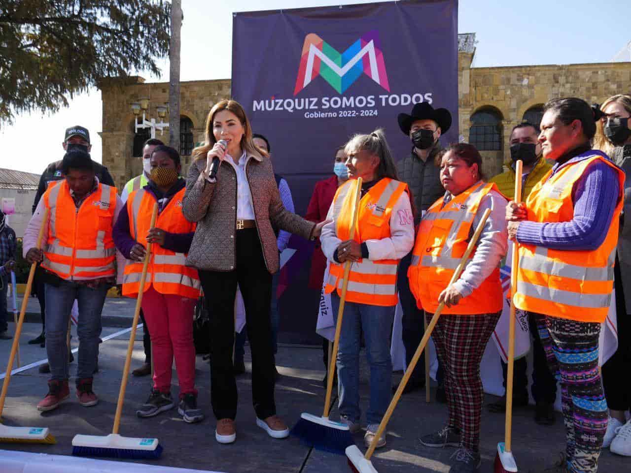 Suman tres camiones y dos barredoras al sistema de limpieza de Múzquiz