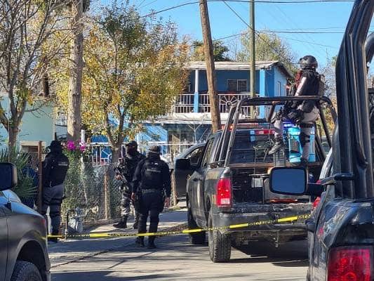 De acuerdo con las primeras investigaciones, un sujeto a bordo de un vehículo de color blanco disparó un arma calibre 9 milímetros, causándole la muerte al instante para después huir.