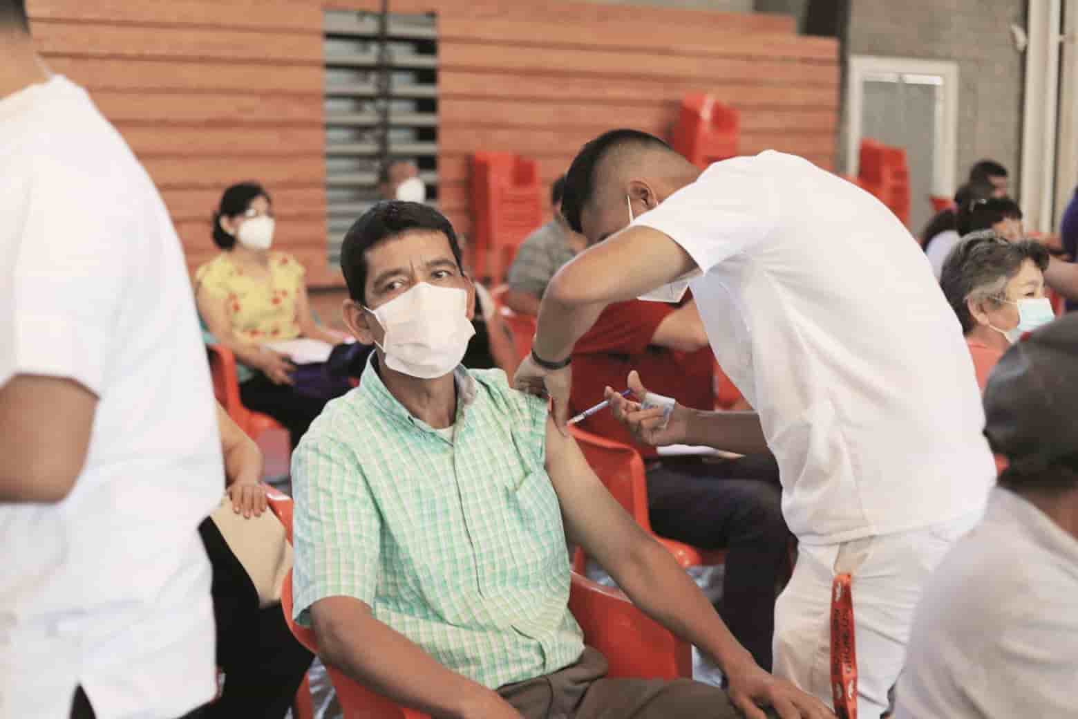 Recibirán refuerzo los de 50 a 59