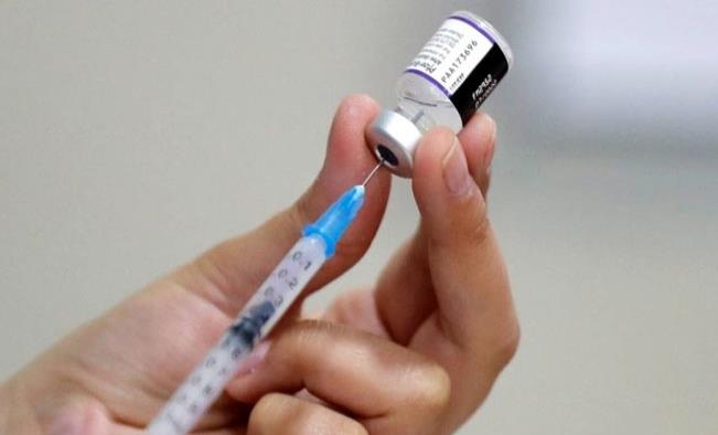 Pfizer tendrá lista la vacuna para la variante Ómicron en marzo