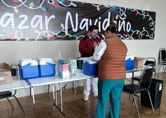Detectan 35 jóvenes con síntomas leves en brigada de vacunación