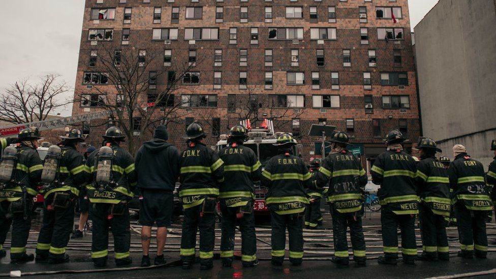 Nueva York: Incendio cobra la vida de 19 personas incluyendo niños