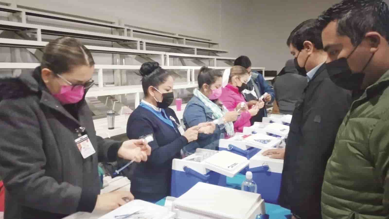 Aplican refuerzo a personas de 50