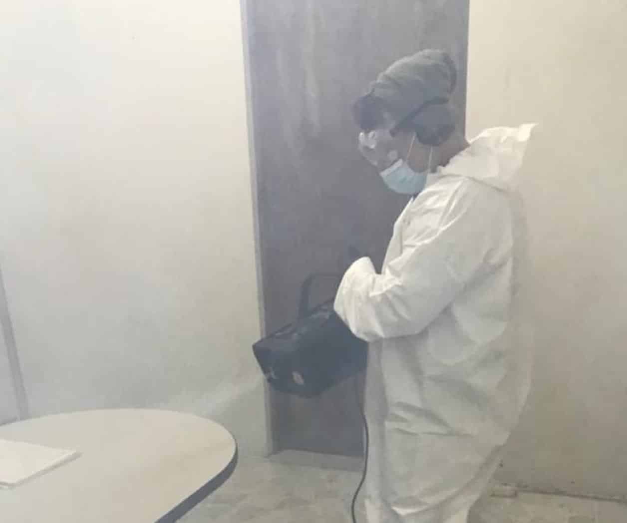Por casos de COVID  Sanitizan presidencia en Sabinas
