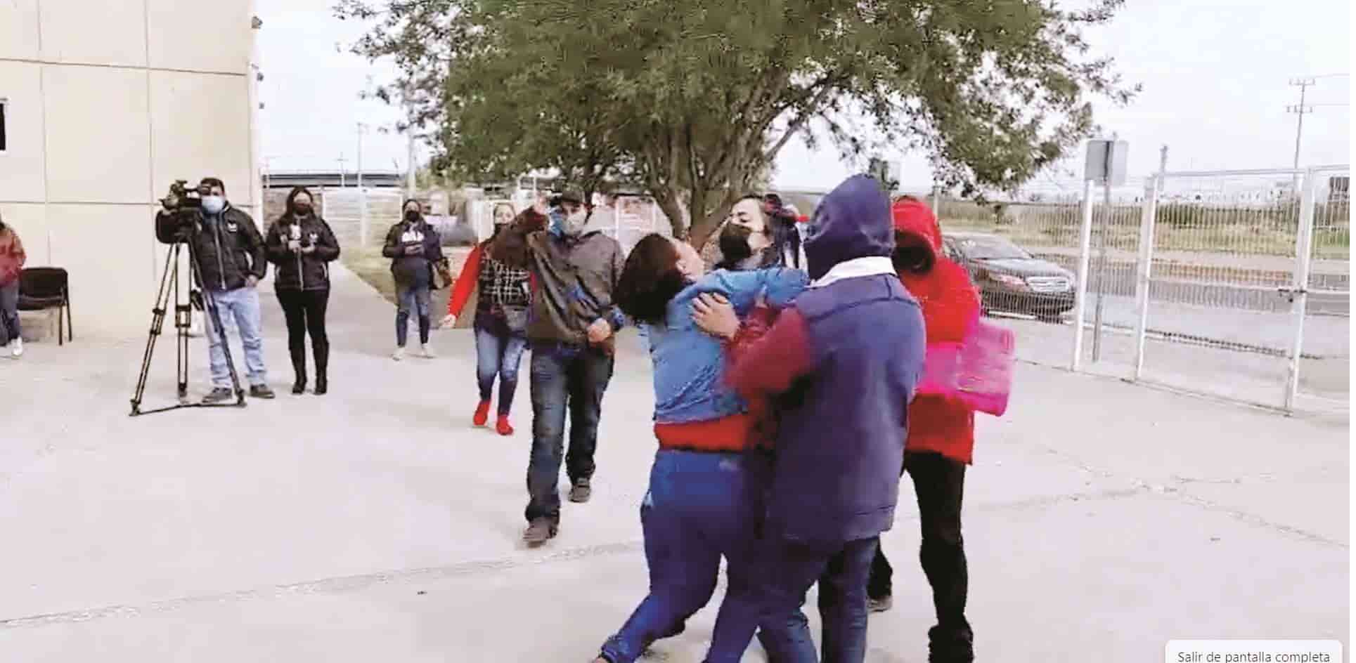 Cuando concluyó la audiencia y la madre se enteró del veredicto se desmoronó en llanto, al saber que su hijo quedaría en prisión.