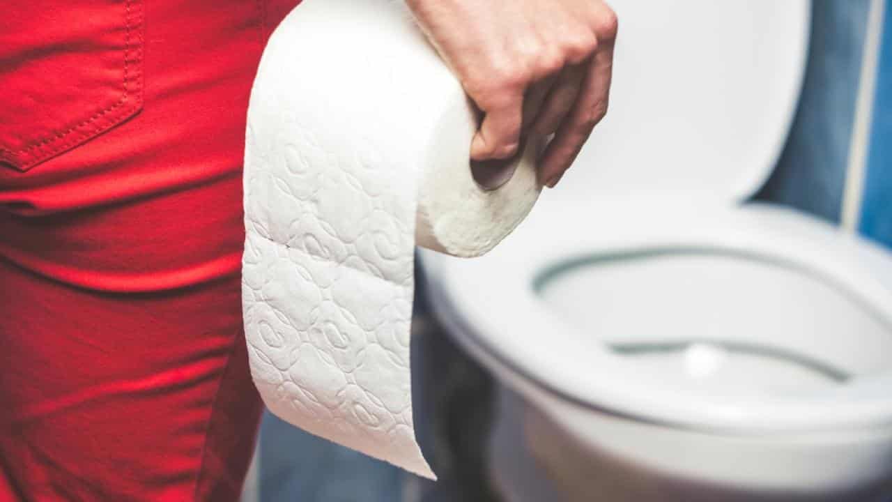 Síntoma de Omicron: este hábito específico del baño es una señal de advertencia 