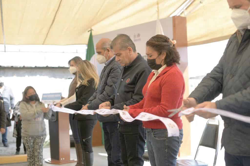 Las autoridades hicieron el corte del listón para la entrega simbólica de las obras de pavimento y recarpeteo.