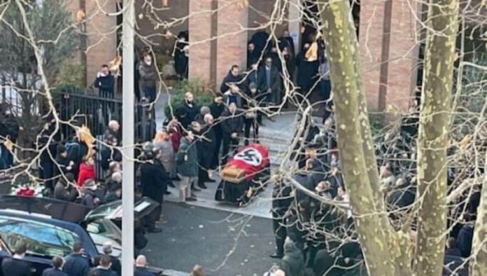 Iglesia condena funeral con bandera nazi en Roma