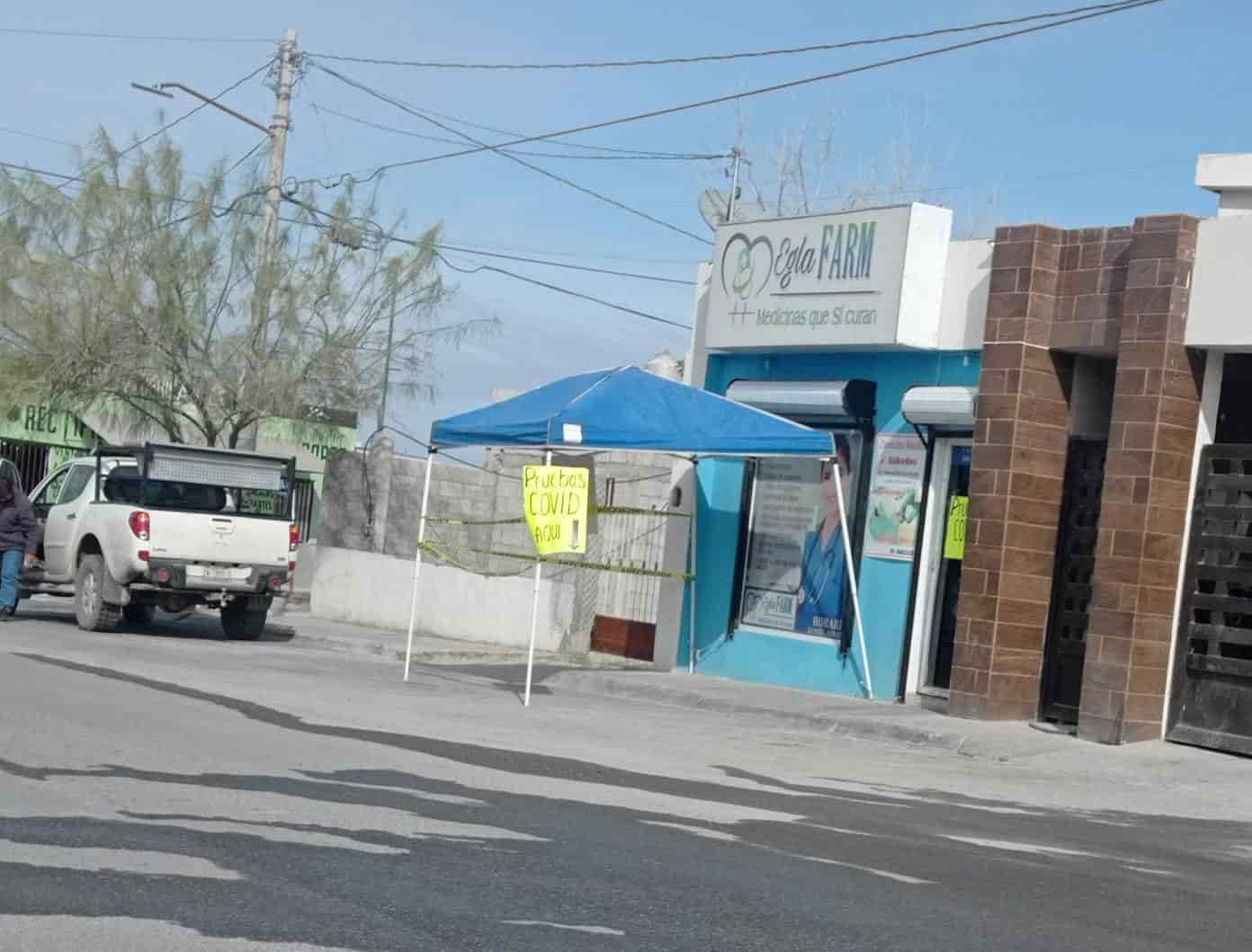 Crece la demanda de pruebas covid, por ello muchas farmacias locales decidieron incluir el servicio de realización de exámenes de detección.