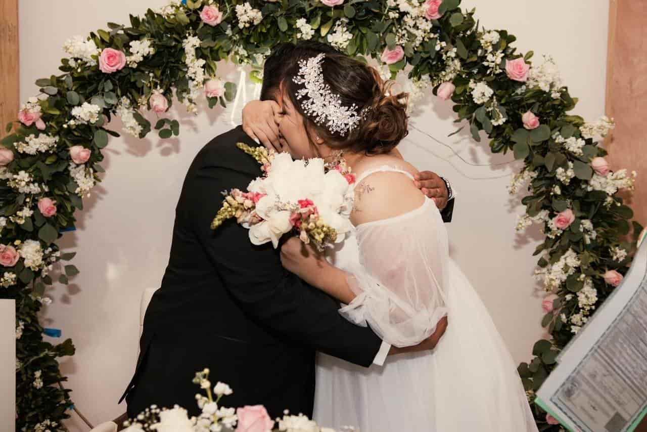 Efrén Carrillo y Liv Aguilera unen sus vidas en matrimonio