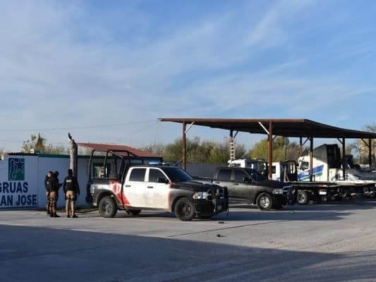 ARRESTAN A DOS SUJETOS CON 100 DE DOSIS DE CRISTAL EN PIEDRAS NEGRAS