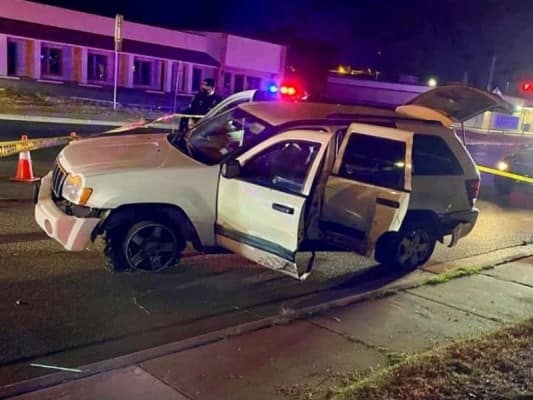 Así quedo esta camioneta tras el tiroteo en el lugar de los hechos.
