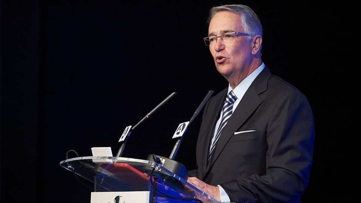 Ricardo Salinas Pliego busca comprar Banamex