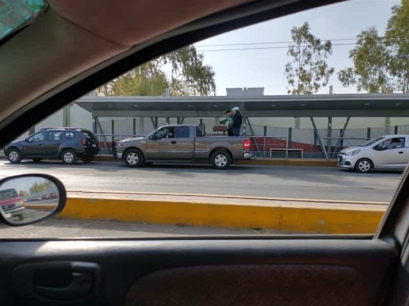 Torreón: Hacen carne asada mientras esperan la vacuna de Covid