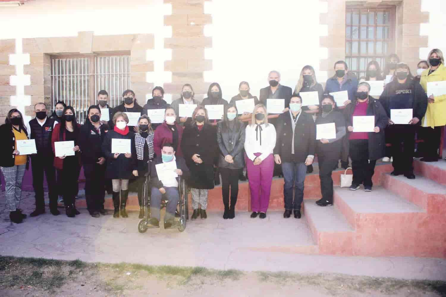 La alcaldesa convivió con el personal del Desarrollo Integral de la Familia.