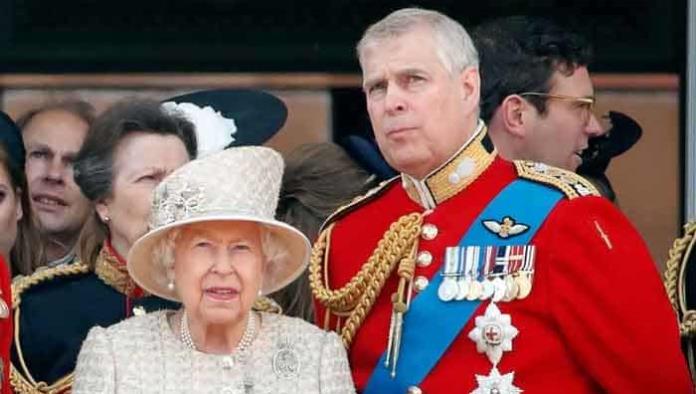 Retiran títulos de nobleza al Príncipe Andrés por demanda por abuso sexual