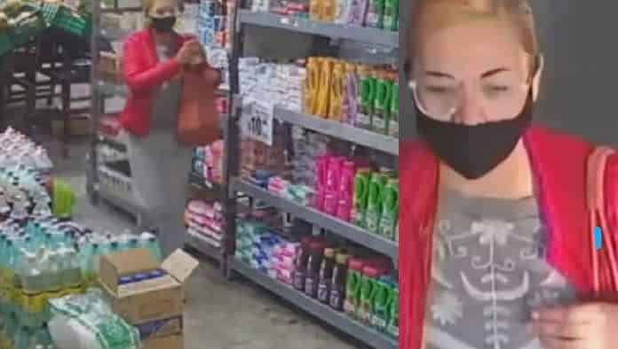 Mujer es captada robando en tienda comercial.