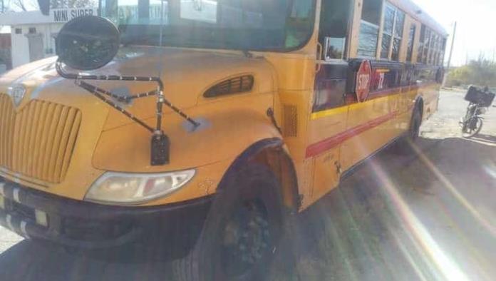 Impacta su moto contra camión por no respetar el ALTO