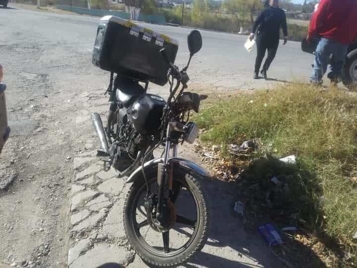 Impacta su moto contra camión por no respetar el ALTO