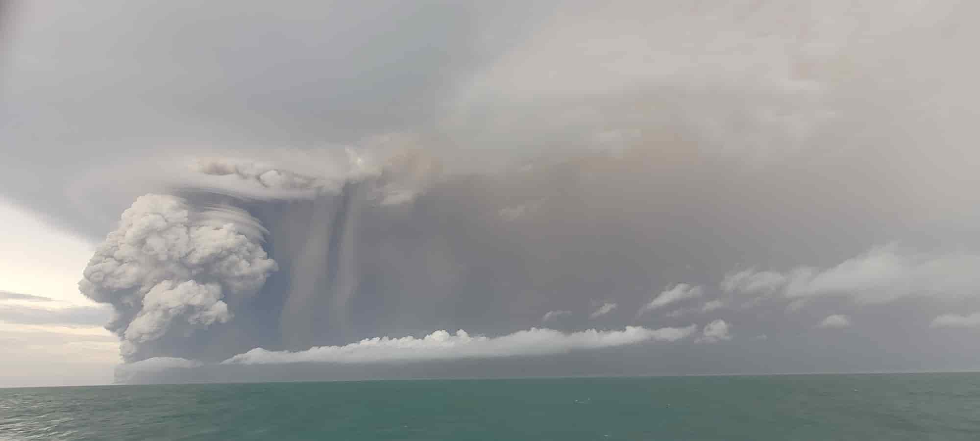 Así se vio la erupción submarina en Tonga desde el espacio