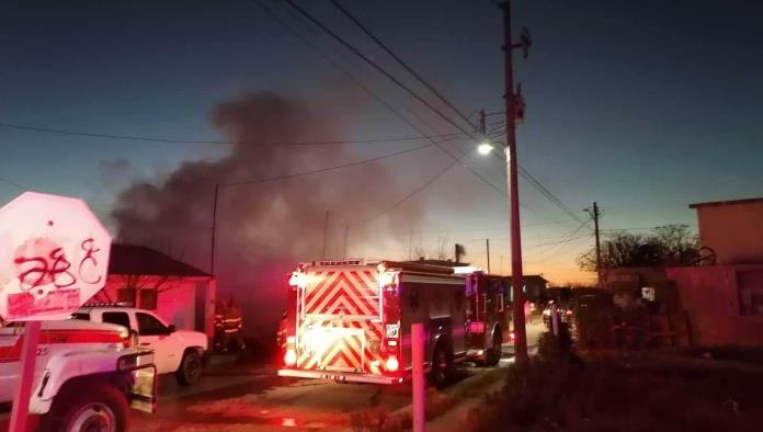 Voraz incendio consume vivienda en la colonia Santa Martha