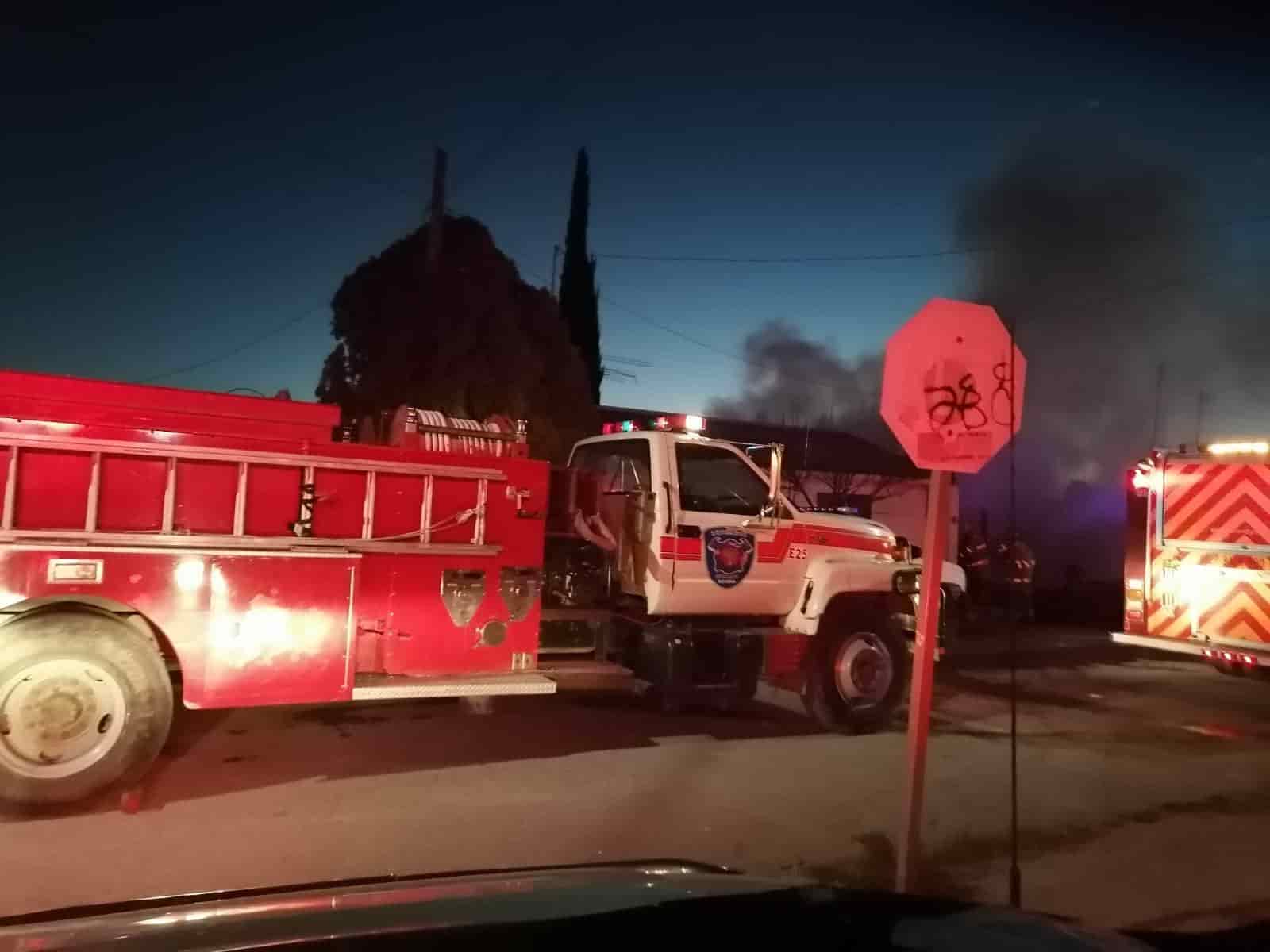 Voraz incendio consume vivienda en la colonia Santa Martha