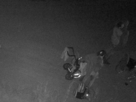 Rescatan a  niña en silla  de ruedas del río