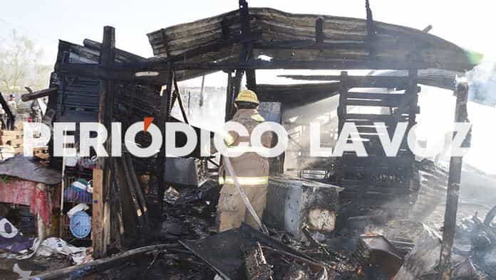 Arrasa fuego con jacalito