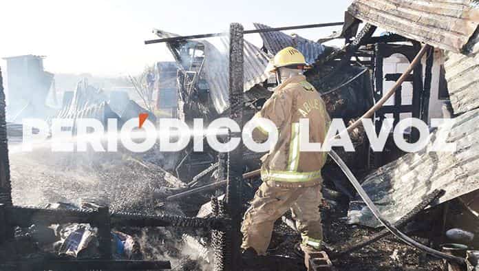 Arrasa fuego con jacalito