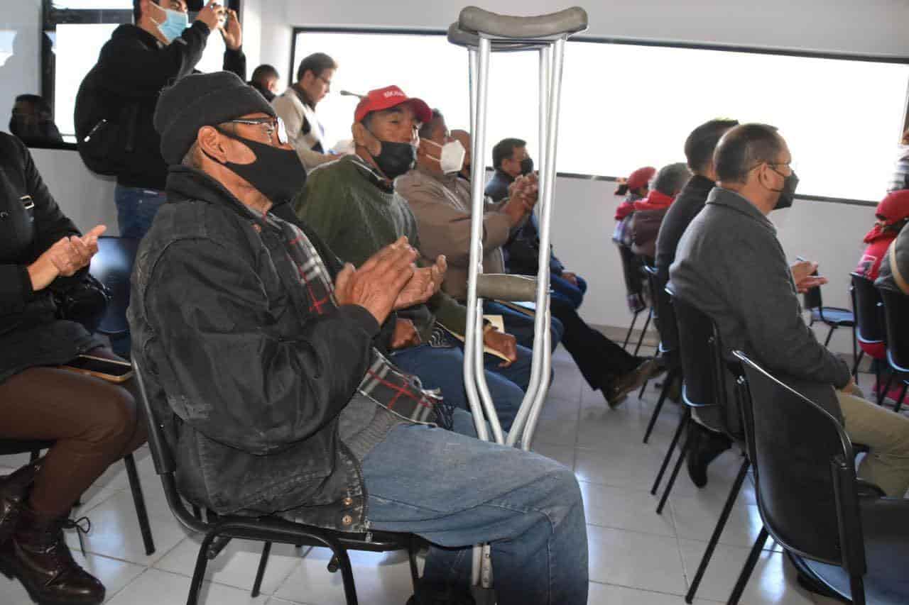 ABRIGAN CORAZONES DE VOCEADORES