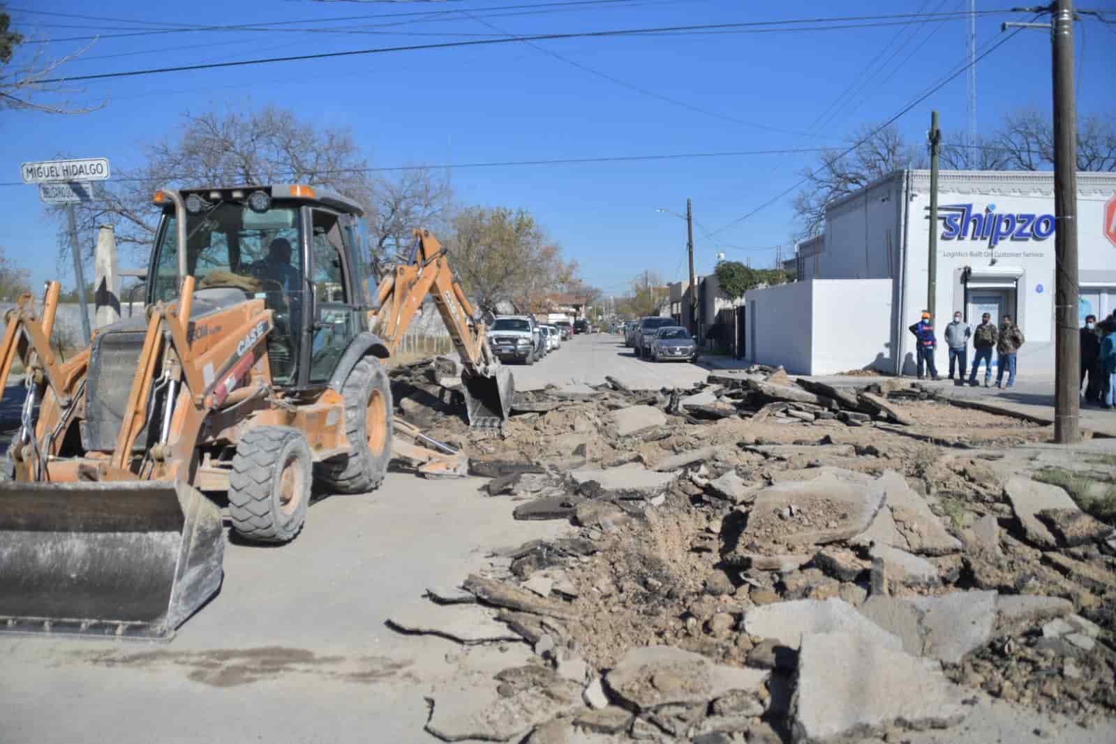 ALCALDE Y GERENTE DE SIMAS SUPERVISAN TRABAJOS