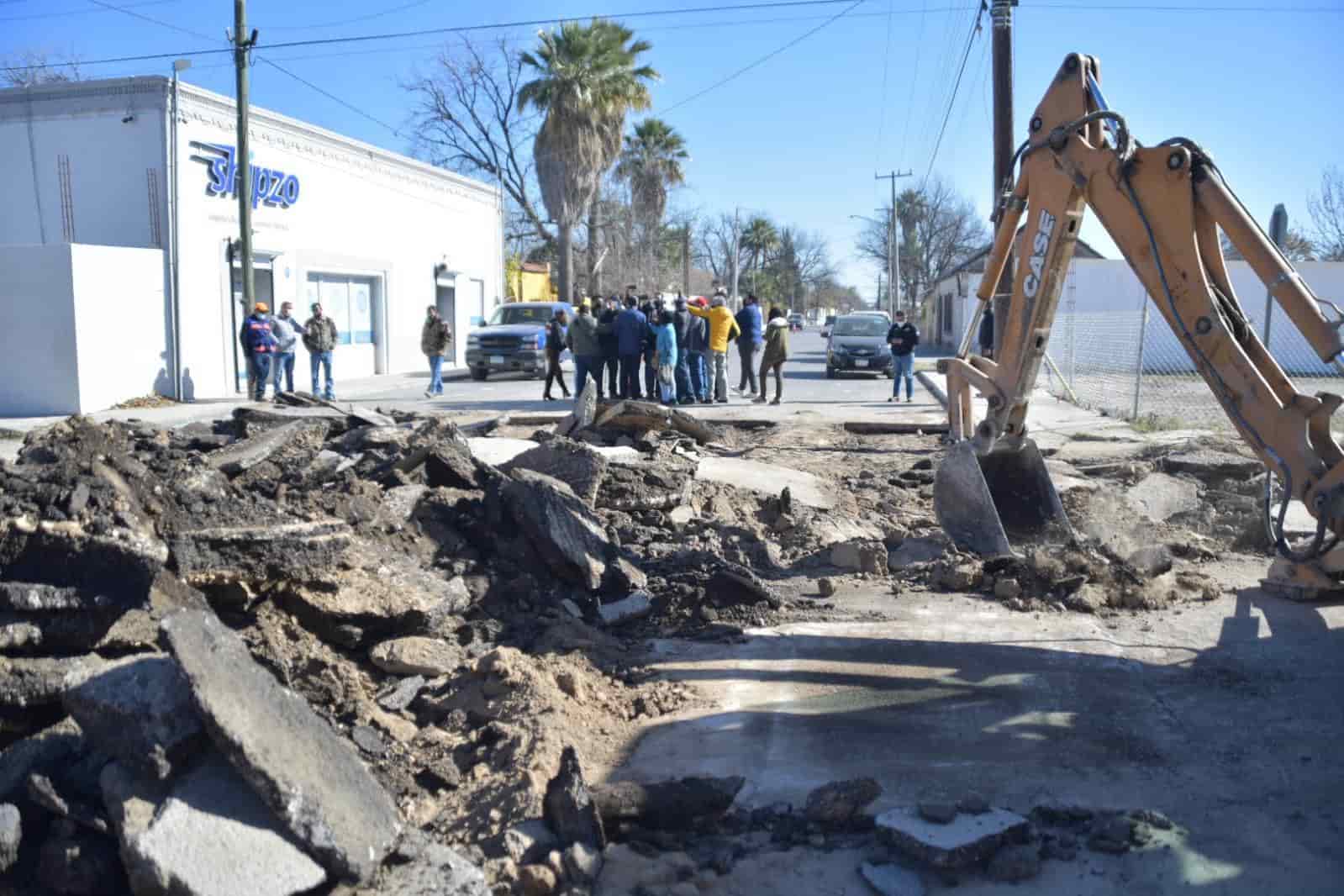 ALCALDE Y GERENTE DE SIMAS SUPERVISAN TRABAJOS
