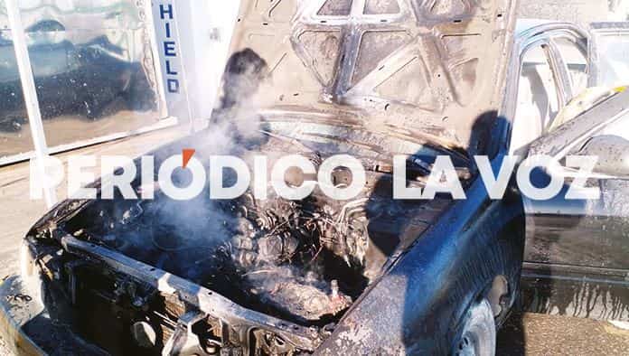 Se incendia auto