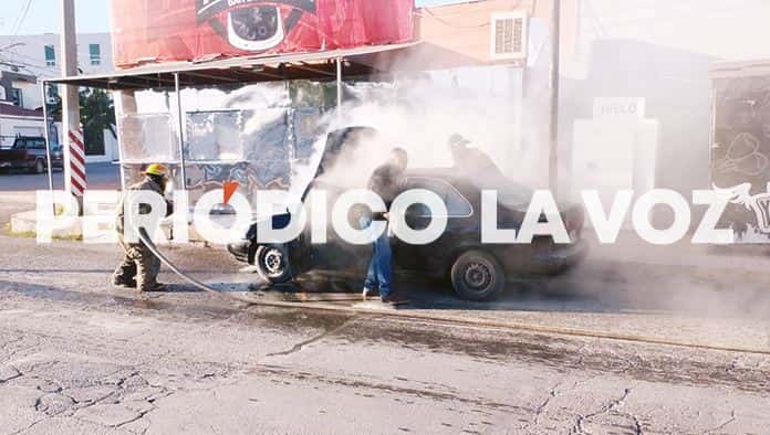 Se incendia auto