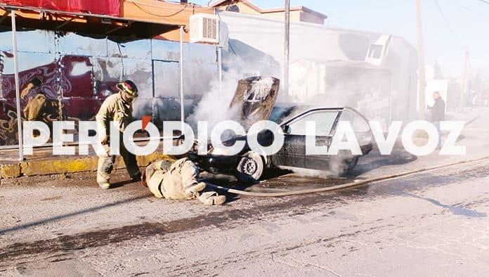 Se incendia auto