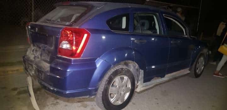 Colisiona al no  tener precaución en pleno semáforo