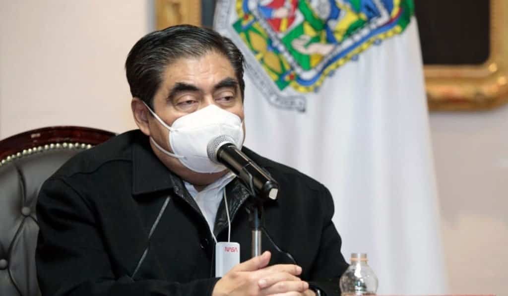 Quiero informar que me hicieron una prueba PCR y salí positivo a coronavirus, estoy en mi casa”, señaló en conferencia de prensa virtual el gobernador de Puebla, Miguel Barbosa Huerta.