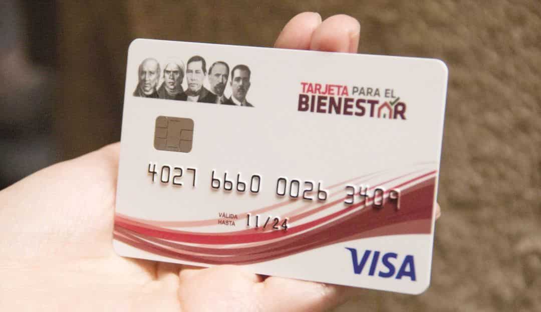 Reciben abuelos su beca federal
