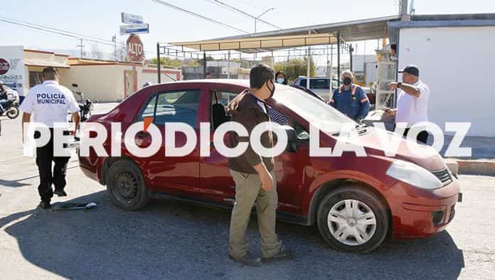 Se le atraviesa a repartidor