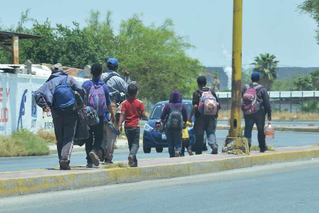 Usan a niños para  cruzar a los EUA solo los arriesgan