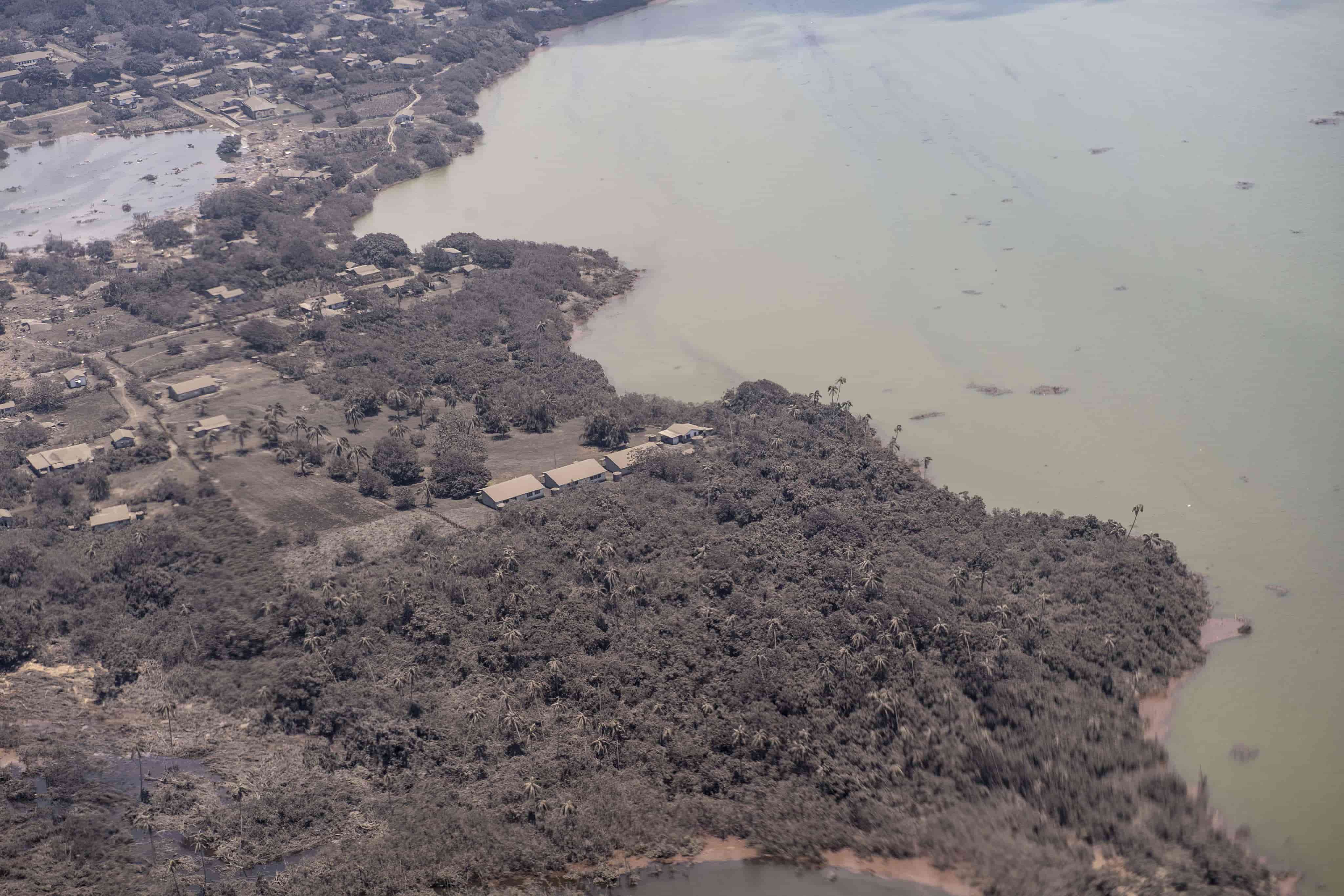 Desaparece isla tras erupción y tsunami en Tonga