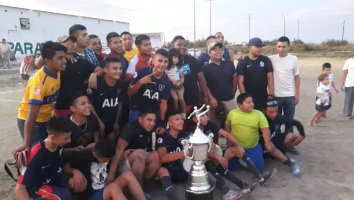 BUENA VISTA SUR  LEVANTA LA COPA