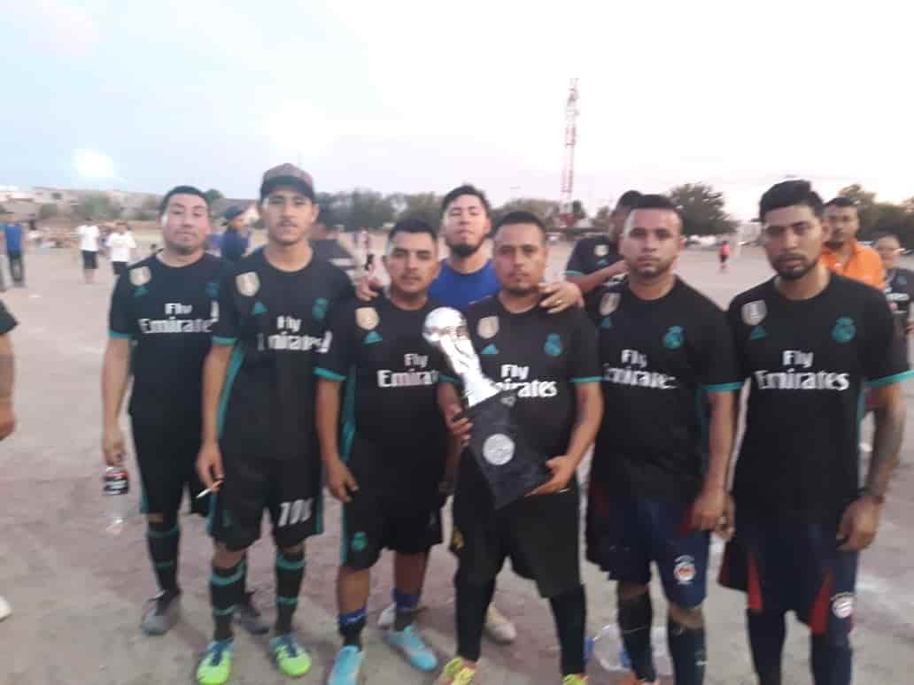BUENA VISTA SUR  LEVANTA LA COPA