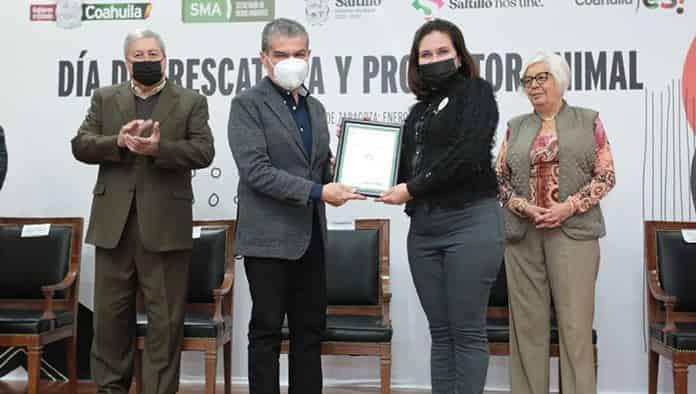 Reconoce MARS a rescatistas y protectores de animales