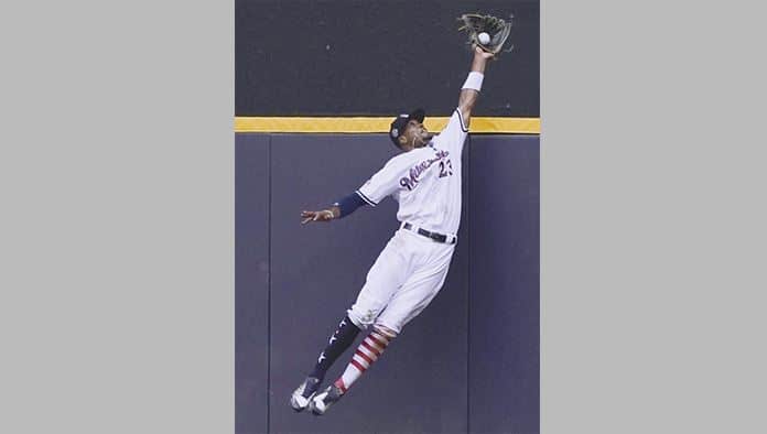 Vestirá de azul Keon Broxton