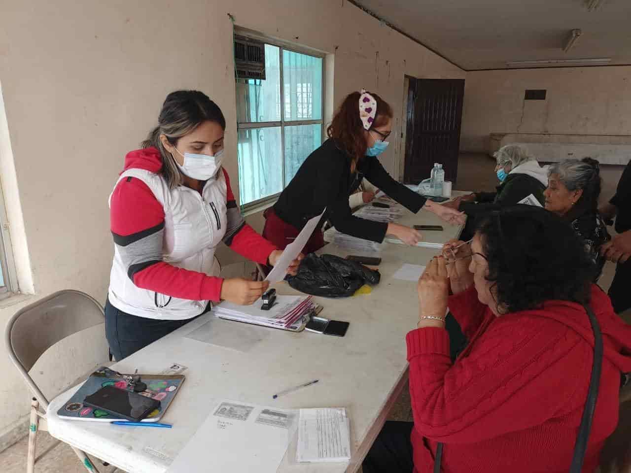 Entregan pensión a adultos mayores con 230 hologramas