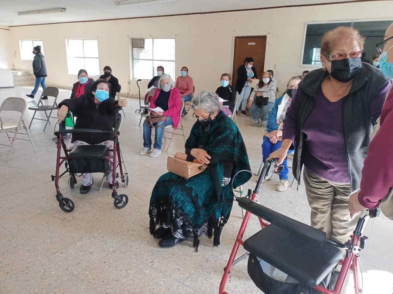 Entregan pensión a adultos mayores con 230 hologramas